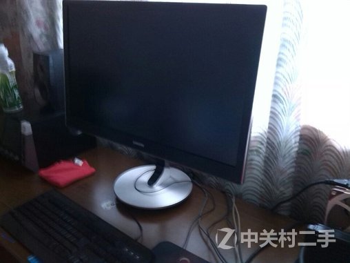 昨天下午不小心把电脑显示器磕了一下,外屏没